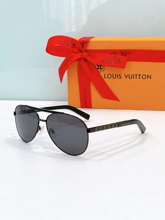 Picture of Louis Vuitton Sunglasses _SKUfw79120490fw